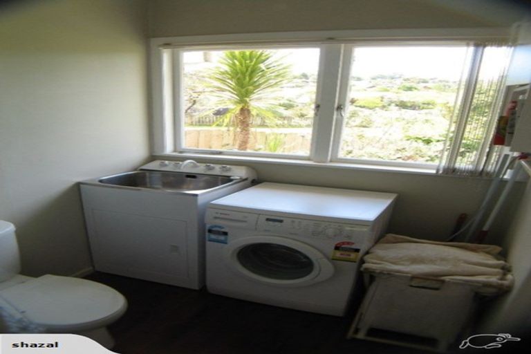 Photo of property in 19 Woodstock Road, Forrest Hill, Auckland, 0620