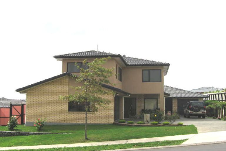 Photo of property in 17 Lake Panorama Drive, Henderson, Auckland, 0612