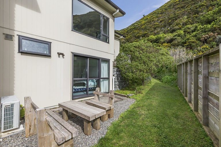 Photo of property in 28 Rarangi Way, Owhiro Bay, Wellington, 6023