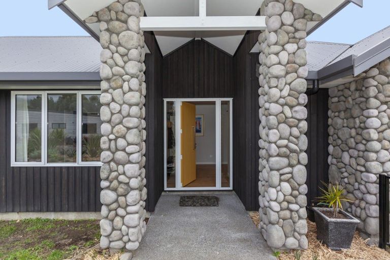 Photo of property in 20 Te Heke Place, Waikanae, 5036