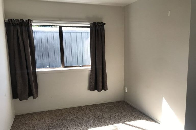 Photo of property in 2/4 Penning Road, Castor Bay, Auckland, 0620