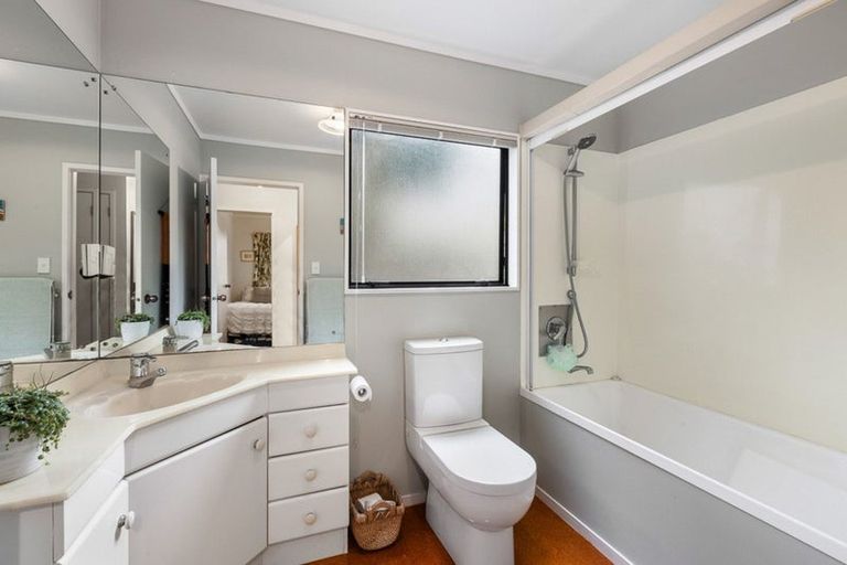 Photo of property in 2/3 Lantana Road, Green Bay, Auckland, 0604