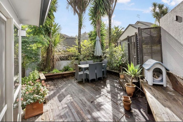 Photo of property in 1/114 Seaview Road, Glenfield, Auckland, 0629