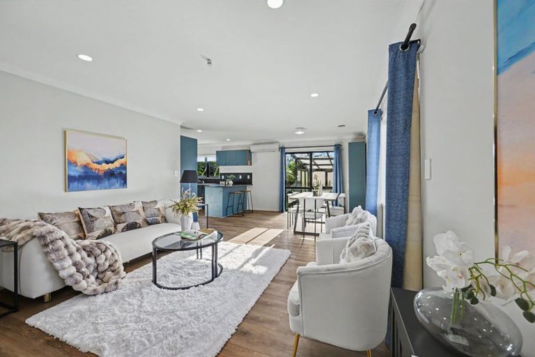 Photo of property in 30 Arlette Place, Massey, Auckland, 0614