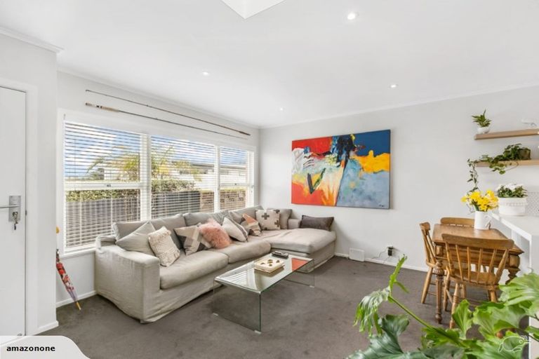 Photo of property in 2/52 Church Street, Northcote Point, Auckland, 0627