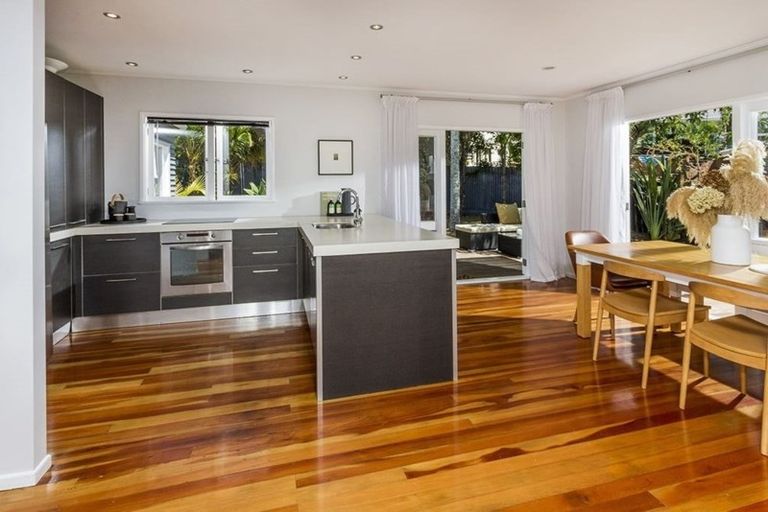 Photo of property in 20 Lynden Avenue, Hillcrest, Auckland, 0627