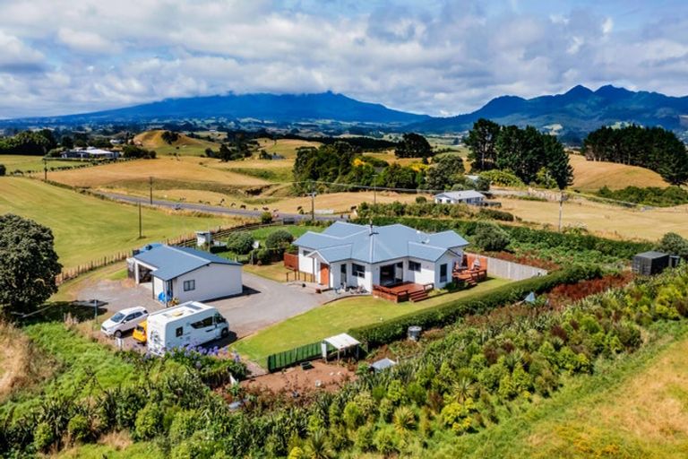 Photo of property in 630 South Road, Omata, New Plymouth, 4374