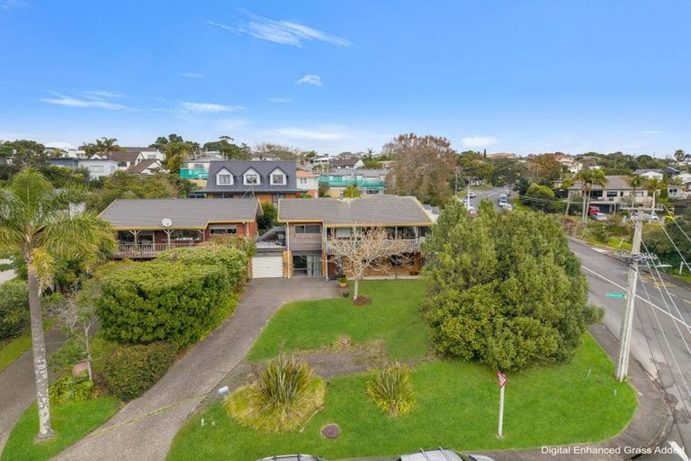 Photo of property in 1/1 Sharon Road, Waiake, Auckland, 0630