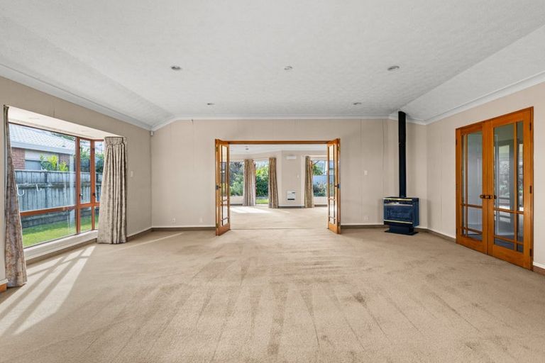 Photo of property in 16 Knightsbridge Place, Taradale, Napier, 4112