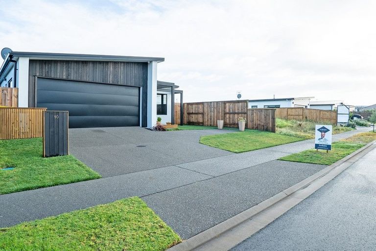 Photo of property in 10 Knightia Drive, Papamoa Beach, Papamoa, 3118