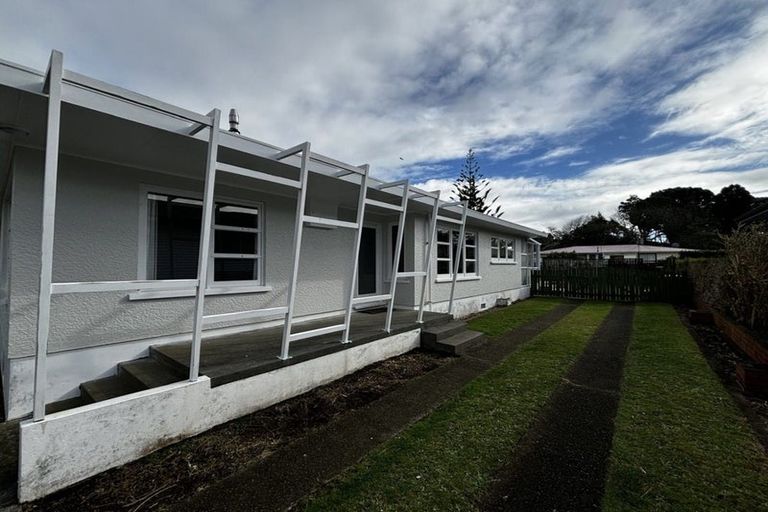 Photo of property in 92 Brois Street, Frankleigh Park, New Plymouth, 4310