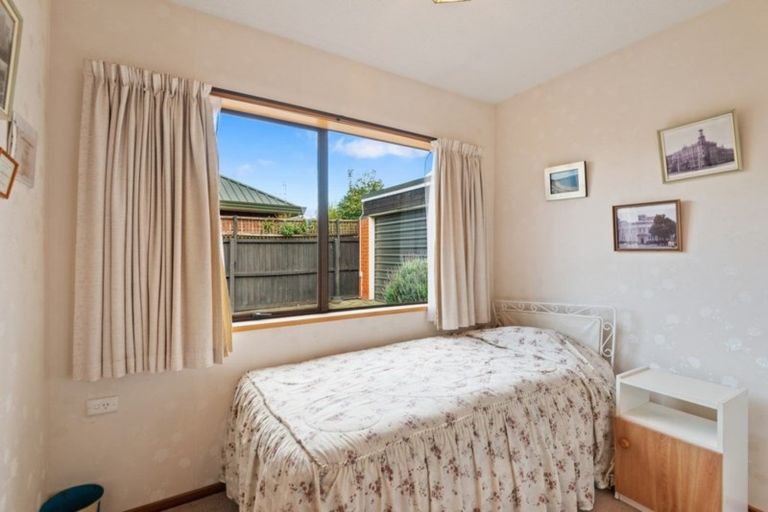Photo of property in 2/26 Felstead Place, Avonhead, Christchurch, 8042