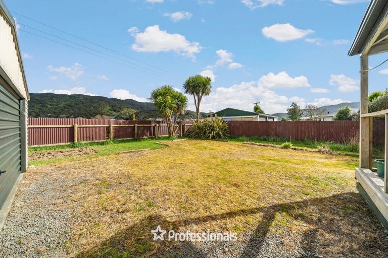 Photo of property in 19 Grimsby Grove, Wainuiomata, Lower Hutt, 5014