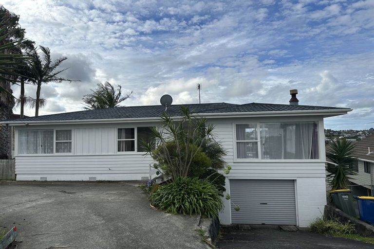 Photo of property in 1/54 Target Road, Totara Vale, Auckland, 0629