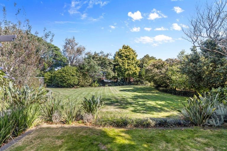 Photo of property in 305 Mangorei Road, Merrilands, New Plymouth, 4312