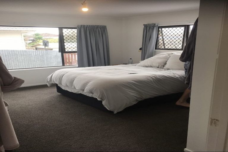 Photo of property in 23 Lane Road, Weymouth, Auckland, 2103