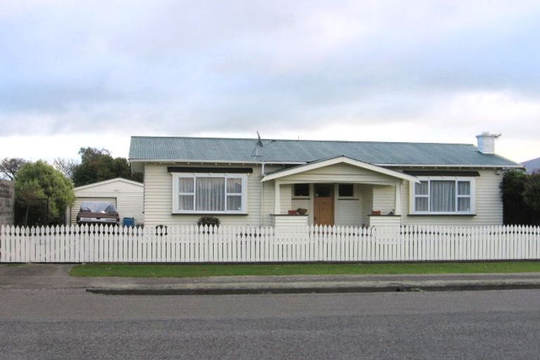 Photo of property in 4 Konini Street, Takaro, Palmerston North, 4410
