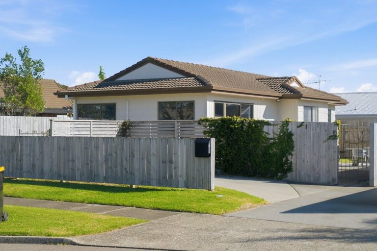 Photo of property in 16 Tahara Crescent, Mount Maunganui, 3116