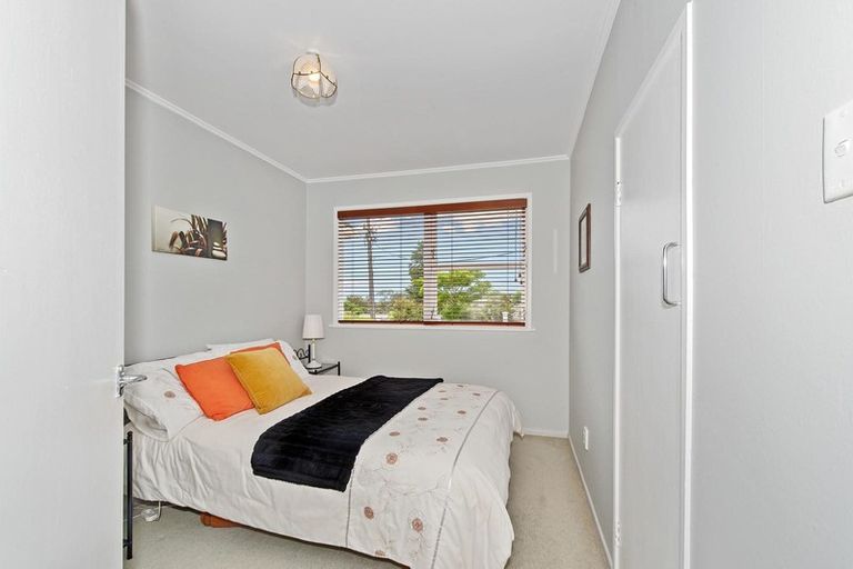 Photo of property in 57 Avonleigh Road, Green Bay, Auckland, 0604