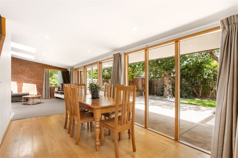 Photo of property in 7 Sawtell Place, Northcote, Christchurch, 8052