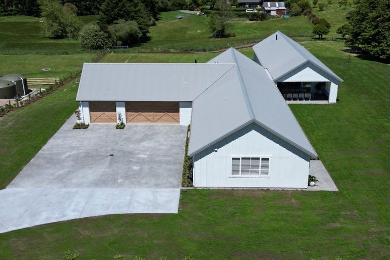 Photo of property in 5 Lens Way, Acacia Bay, Taupo, 3385