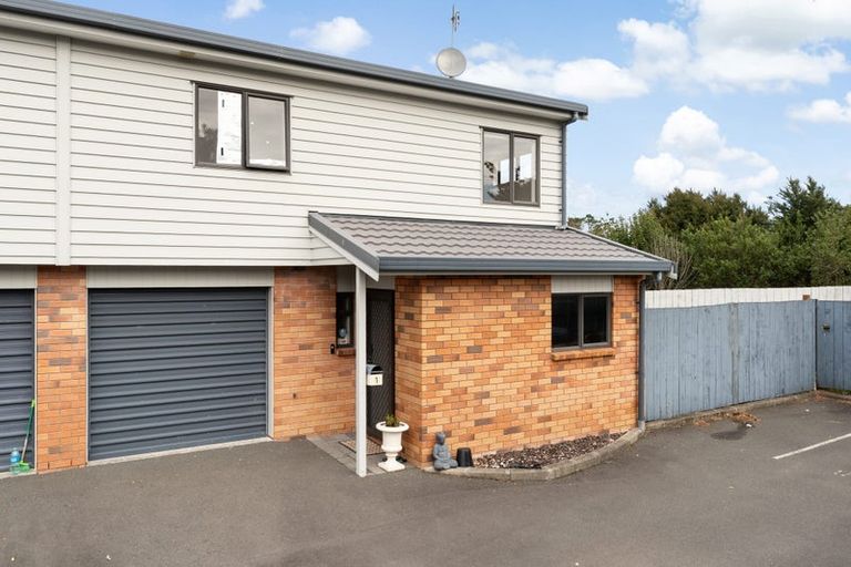 Photo of property in 1/36 West Coast Road, Glen Eden, Auckland, 0602
