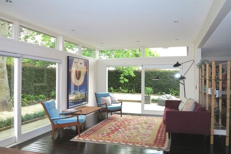 Photo of property in 51 Queen Street, Northcote Point, Auckland, 0627