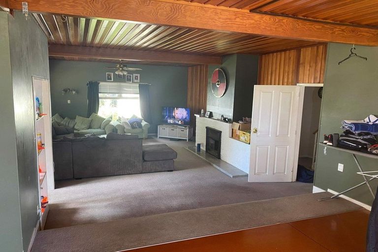 Photo of property in 1/166 Chivalry Road, Glenfield, Auckland, 0629