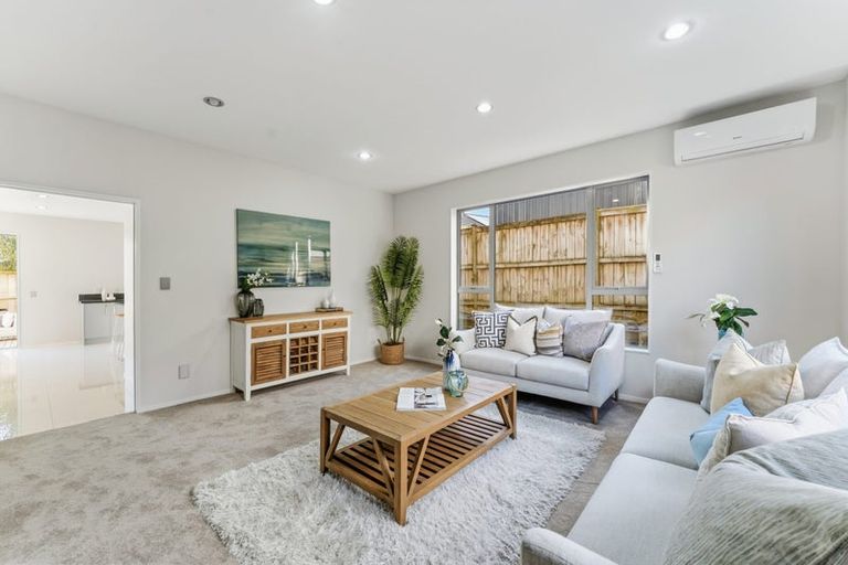 Photo of property in 7 Andy Crescent, Flat Bush, Auckland, 2016