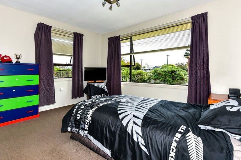 Photo of property in 65 Farquhars Road, Redwood, Christchurch, 8051