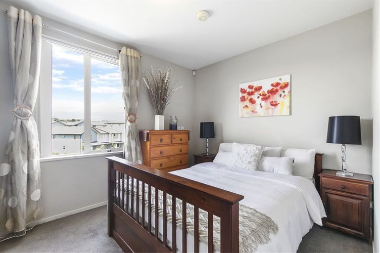 Photo of property in 28 Opito Way, East Tamaki, Auckland, 2013