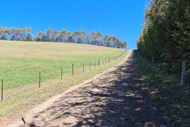 Photo of property in 420 Dunrobin Road, Fuchsia Creek, Oamaru, 9491