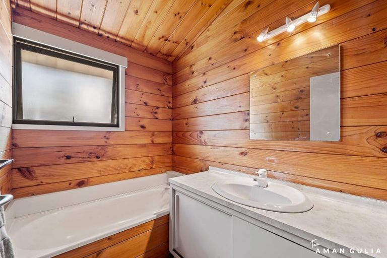 Photo of property in 26 Cron Avenue, Te Atatu South, Auckland, 0610