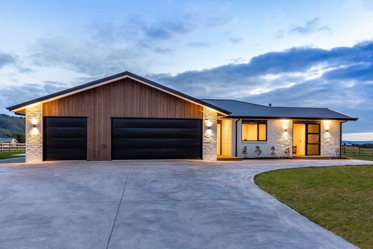 Photo of property in 7 Kanuka Grove, Kinloch, Taupo, 3377