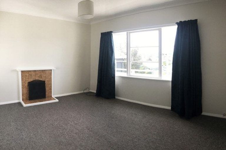 Photo of property in 168 Sutherland Road, Lyall Bay, Wellington, 6022