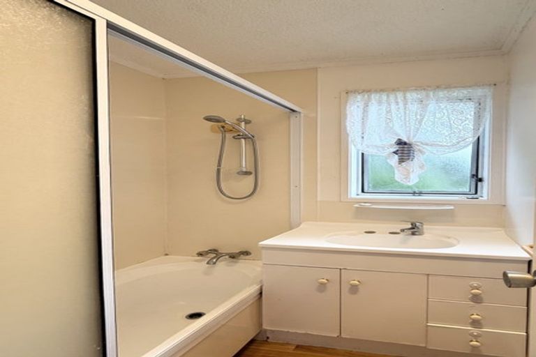 Photo of property in 2/12 Velma Road, Hillcrest, Auckland, 0627