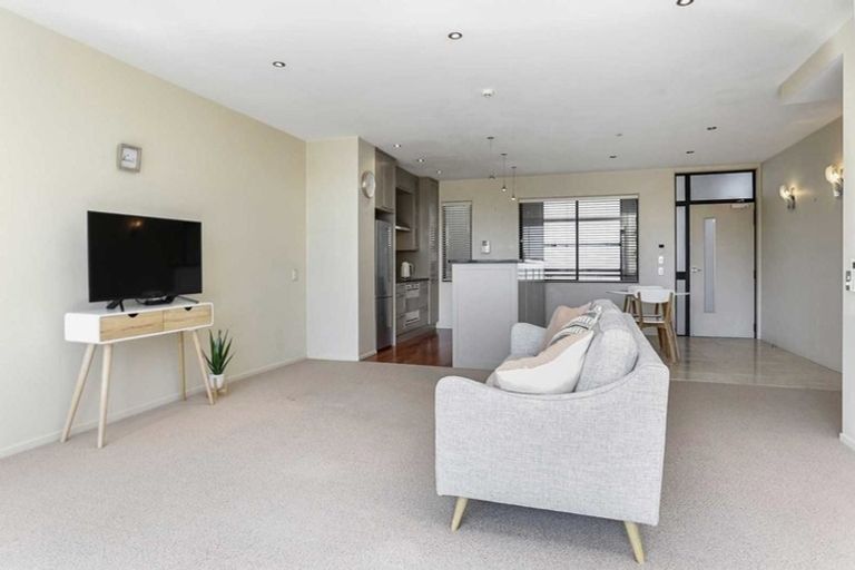 Photo of property in 7/2a Frieston Road, Milford, Auckland, 0620