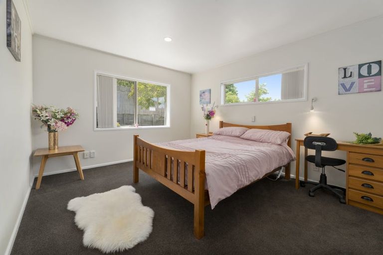 Photo of property in 25c Buscomb Avenue, Henderson, Auckland, 0610