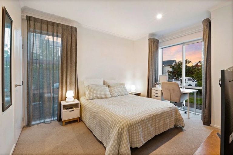 Photo of property in 22 Couldrey Crescent, Red Beach, 0932