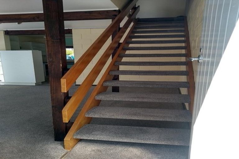 Photo of property in Lynbrae Court Flats, 17/4 Dr Taylor Terrace, Johnsonville, Wellington, 6037