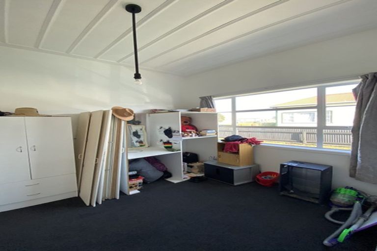 Photo of property in 90 Hinau Street, Castlecliff, Whanganui, 4501