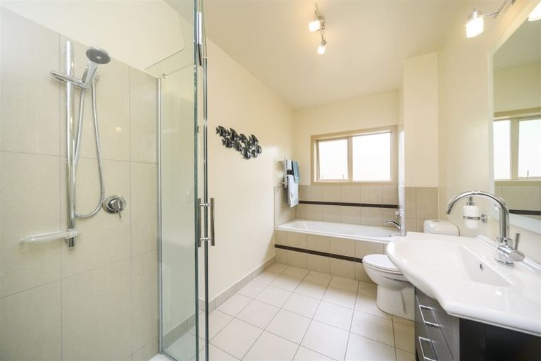 Photo of property in 394 College Street, Hokowhitu, Palmerston North, 4410