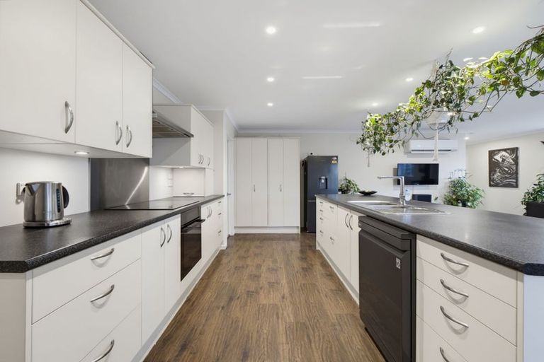 Photo of property in 151 Shaw Avenue, New Brighton, Christchurch, 8083