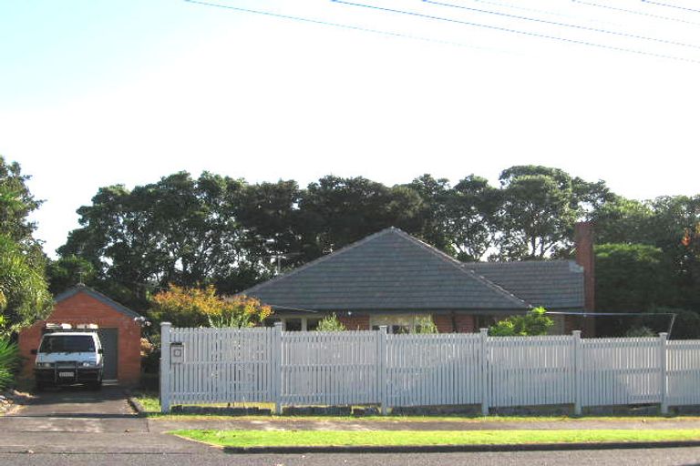 Photo of property in 1 Craigbank Avenue, New Lynn, Auckland, 0600