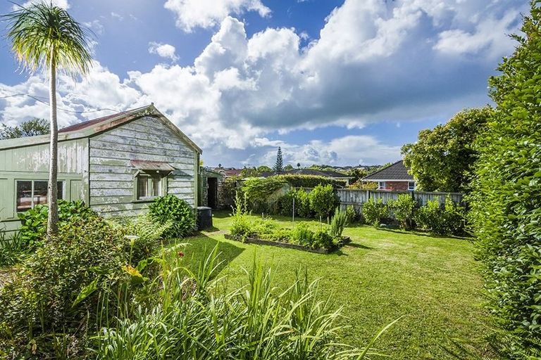 Photo of property in 16 David Street, Bayswater, Auckland, 0622