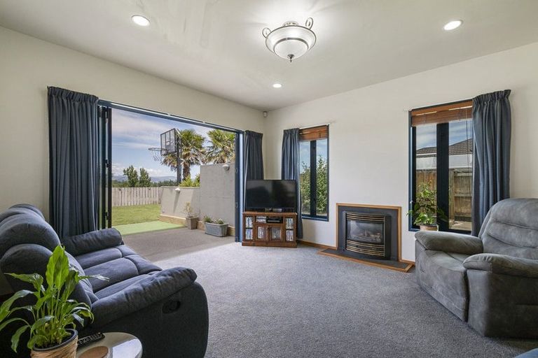 Photo of property in 55 Royal Oak Drive, Kelvin Grove, Palmerston North, 4414