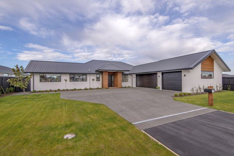 Photo of property in 21 Suffolk Drive, Kirwee, 7571