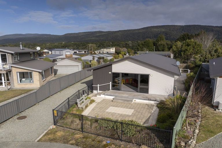Photo of property in 25 Motu-au Close, Manapouri, 9679