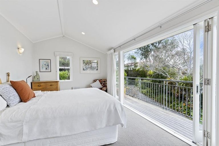 Photo of property in 2/5 Colmar Road, Mellons Bay, Auckland, 2014