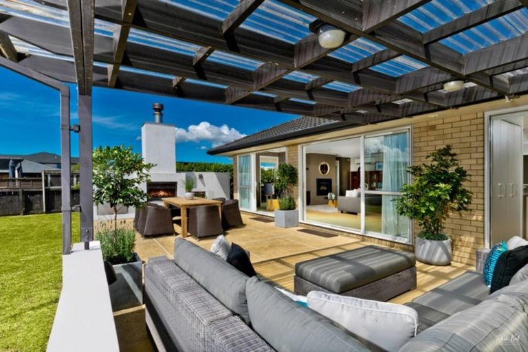 Photo of property in 10 Maple Lane, Huapai, Kumeu, 0810